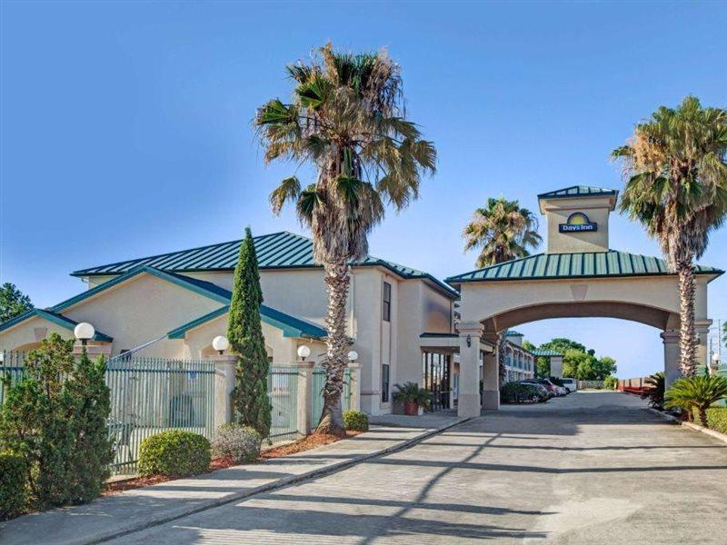 Days Inn & Suites By Wyndham Houston North - Spring Dış mekan fotoğraf