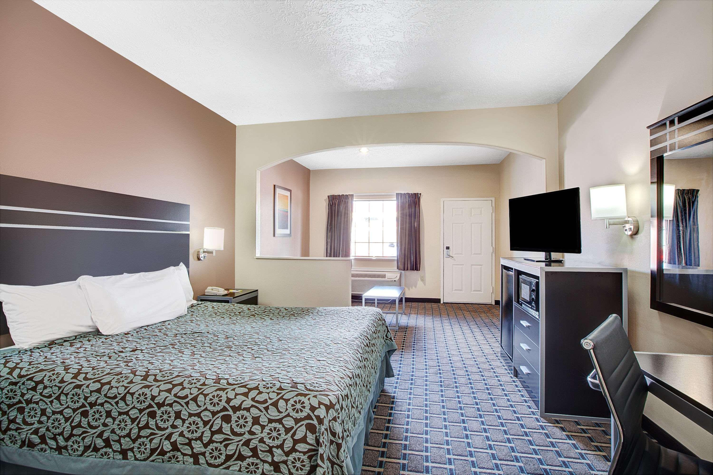 Days Inn & Suites By Wyndham Houston North - Spring Dış mekan fotoğraf